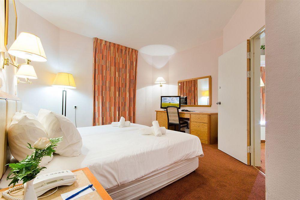 Royal Wing Hotel Yerusalem Bagian luar foto