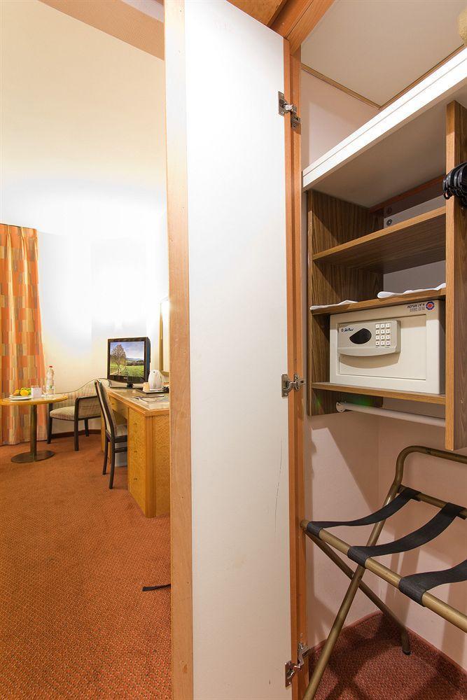 Royal Wing Hotel Yerusalem Bagian luar foto