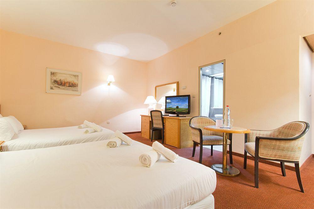 Royal Wing Hotel Yerusalem Bagian luar foto