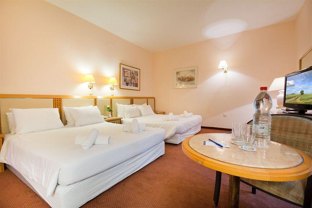 Royal Wing Hotel Yerusalem Bagian luar foto